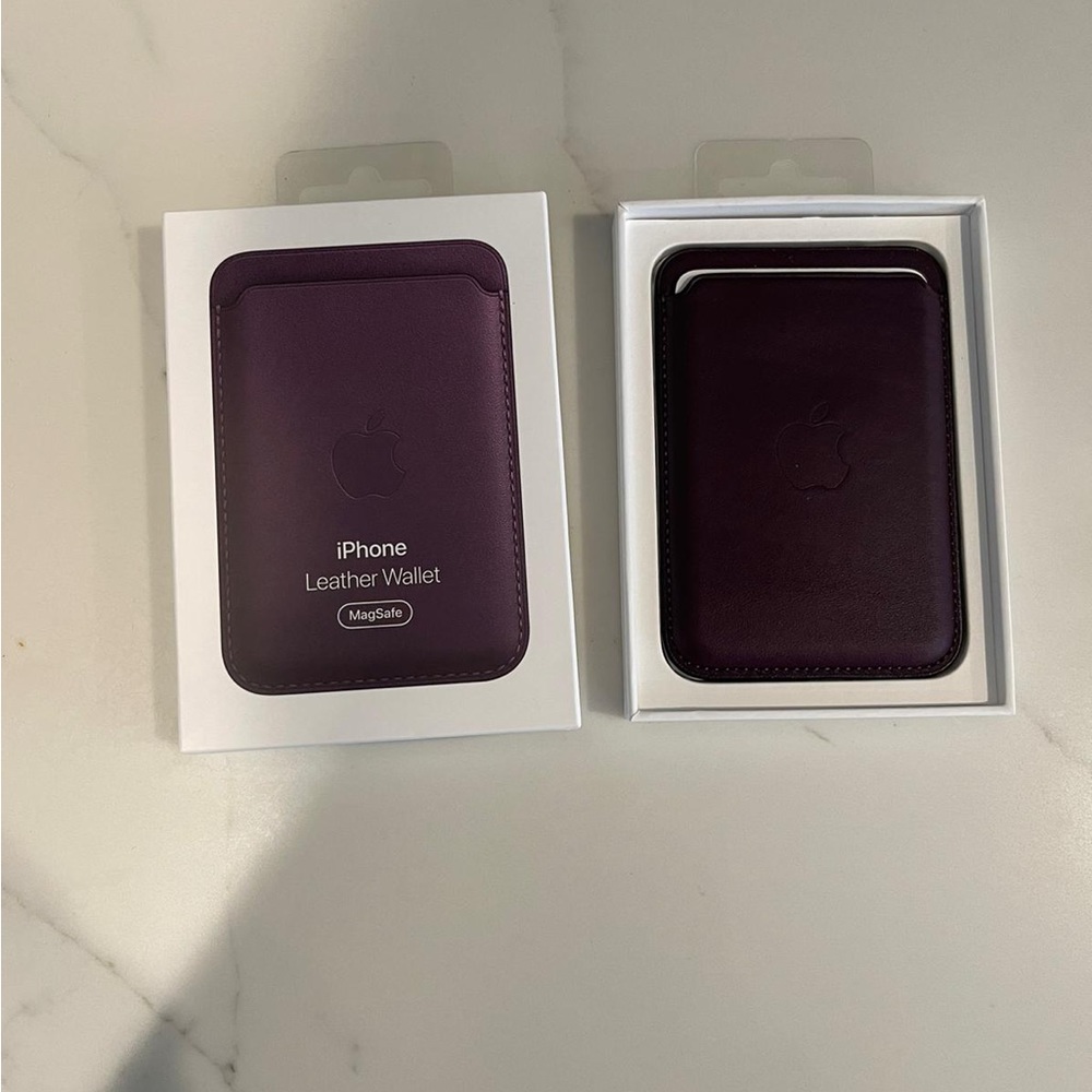 Apple Mag safe wallets brand new 2 pieces